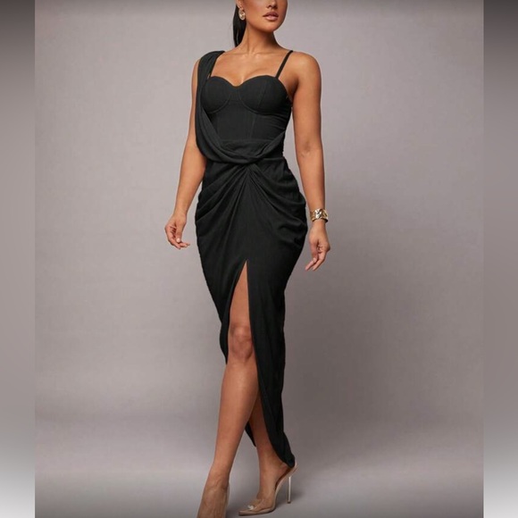 Elegant Black Evening Dress - Picture 3 of 7